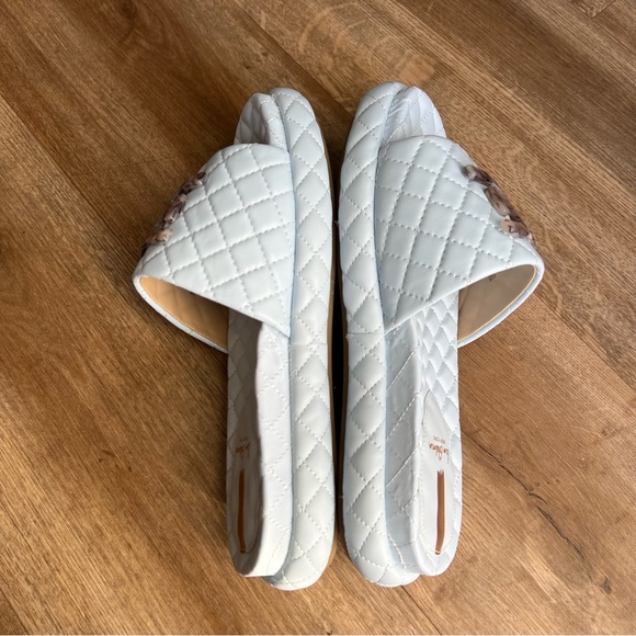 Sam Edelman Shoes New Sam Edelman Karinda Quilted Emblem Slide